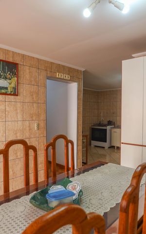 Casa à venda com 250m², 5 quartos e 4 vagas Casa à venda com 250m², 5 quartos e 4 vagasCasa 1 - copa