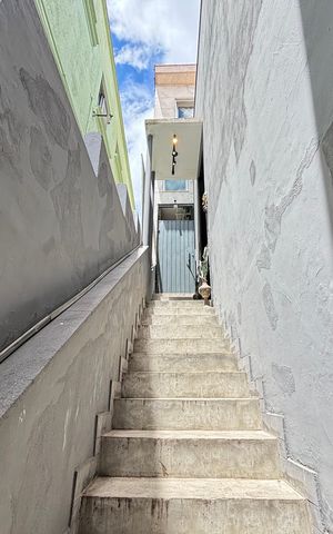 Casa à venda com 450m², 6 quartos e 1 vaga Casa à venda com 450m², 6 quartos e 1 vagaEntrada