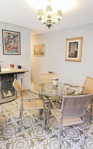 Casa à venda com 450m², 6 quartos e 1 vaga Casa à venda com 450m², 6 quartos e 1 vagaCozinha