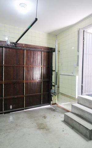 Casa à venda com 450m², 6 quartos e 1 vaga Casa à venda com 450m², 6 quartos e 1 vagaGaragem