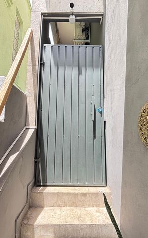 Casa à venda com 450m², 6 quartos e 1 vaga Casa à venda com 450m², 6 quartos e 1 vagaEntrada