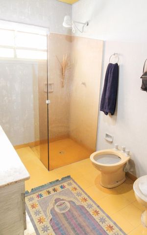 Casa à venda com 450m², 6 quartos e 1 vaga Casa à venda com 450m², 6 quartos e 1 vagaBanheiro Suite