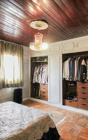 Casa à venda com 450m², 6 quartos e 1 vaga Casa à venda com 450m², 6 quartos e 1 vagaSuite 1