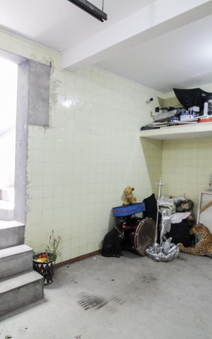 Casa à venda com 450m², 6 quartos e 1 vaga Casa à venda com 450m², 6 quartos e 1 vagaGaragem