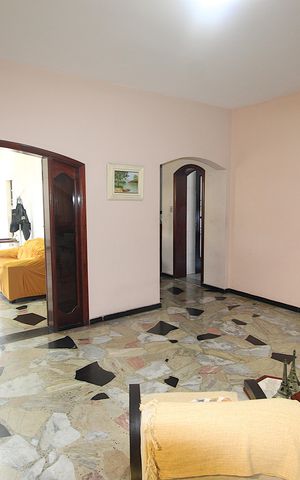 Casa à venda com 900m², 4 quartos e 7 vagasSala 2