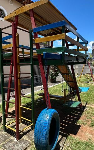 Casa à venda com 900m², 4 quartos e 7 vagasÁrea comum - Playground