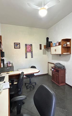 Casa à venda com 900m², 4 quartos e 7 vagasEscritório