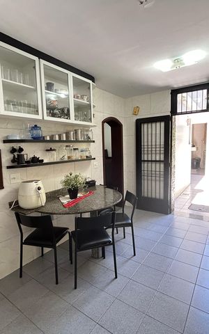Casa à venda com 900m², 4 quartos e 7 vagasCozinha 1