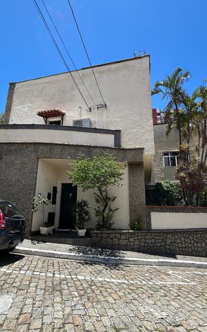 Casa à venda com 900m², 4 quartos e 7 vagasFachada