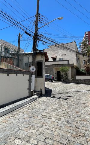 Casa à venda com 900m², 4 quartos e 7 vagasPortaria