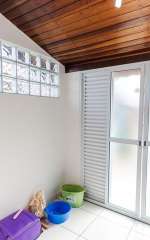 Casa de condomínio à venda com 120m², 2 quartos e 2 vagas Casa de condomínio à venda com 120m², 2 quartos e 2 vagasCloset