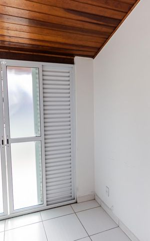 Casa de condomínio à venda com 120m², 2 quartos e 2 vagas Casa de condomínio à venda com 120m², 2 quartos e 2 vagasCloset