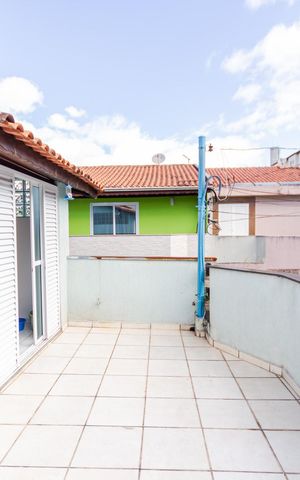 Casa de condomínio à venda com 120m², 2 quartos e 2 vagas Casa de condomínio à venda com 120m², 2 quartos e 2 vagasVaranda