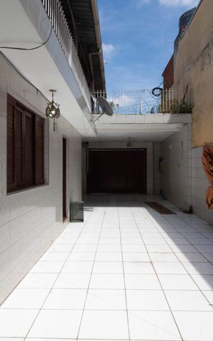 Casa à venda com 110m², 3 quartos e 4 vagas Casa à venda com 110m², 3 quartos e 4 vagasÁrea externa