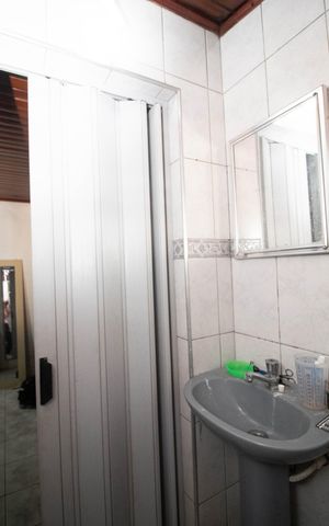Casa à venda com 110m², 3 quartos e 4 vagas Casa à venda com 110m², 3 quartos e 4 vagasCasa 2 - Banheiro