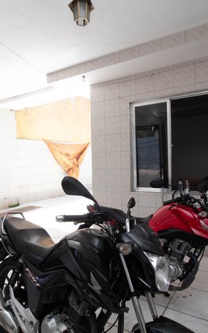 Casa à venda com 110m², 3 quartos e 4 vagas Casa à venda com 110m², 3 quartos e 4 vagasGaragem