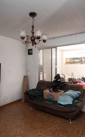 Casa à venda com 110m², 3 quartos e 4 vagas Casa à venda com 110m², 3 quartos e 4 vagasSala