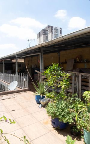 Casa à venda com 110m², 3 quartos e 4 vagas Casa à venda com 110m², 3 quartos e 4 vagasÁrea externa