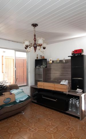 Casa à venda com 110m², 3 quartos e 4 vagas Casa à venda com 110m², 3 quartos e 4 vagasSala