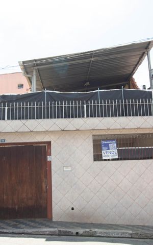 Casa à venda com 110m², 3 quartos e 4 vagas Casa à venda com 110m², 3 quartos e 4 vagasFachada