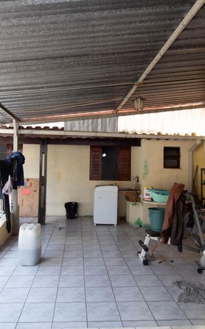 Casa à venda com 110m², 3 quartos e 4 vagas Casa à venda com 110m², 3 quartos e 4 vagasÁrea externa