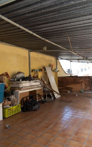 Casa à venda com 110m², 3 quartos e 4 vagas Casa à venda com 110m², 3 quartos e 4 vagasÁrea externa