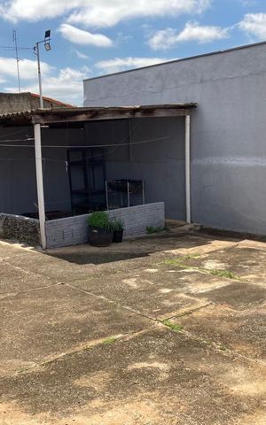 Casa à venda com 140m², 4 quartos e 4 vagas