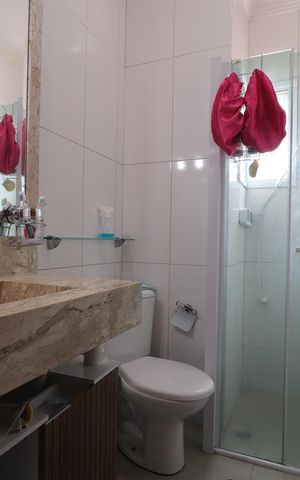 Apartamento à venda com 108m², 2 quartos e 2 vagasBanheiro Quarto 1 suíte