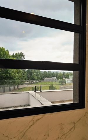 Casa de condomínio à venda com 408m², 4 quartos e 8 vagas Casa de condomínio à venda com 408m², 4 quartos e 8 vagasBanheiro da Suíte 2