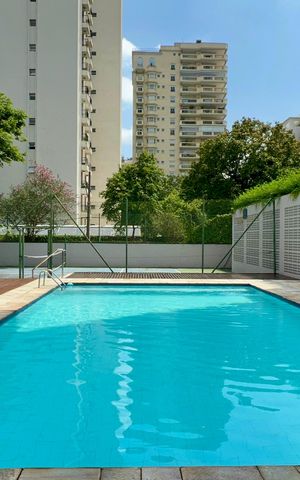 Apartamento à venda com 185m², 3 quartos e 3 vagas Apartamento à venda com 185m², 3 quartos e 3 vagasPiscina
