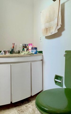 Apartamento à venda com 185m², 3 quartos e 3 vagas Apartamento à venda com 185m², 3 quartos e 3 vagasBanheiro da Suíte 1