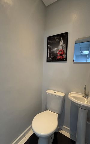 Casa à venda com 136m², 2 quartos e 3 vagas Casa à venda com 136m², 2 quartos e 3 vagasQuintal - Garagem - Banheiro
