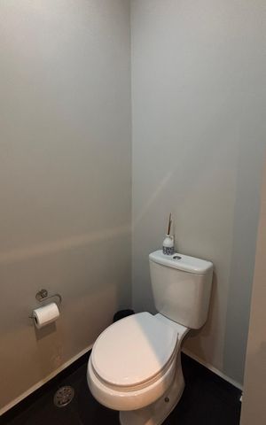 Casa à venda com 136m², 2 quartos e 3 vagas Casa à venda com 136m², 2 quartos e 3 vagasLavabo