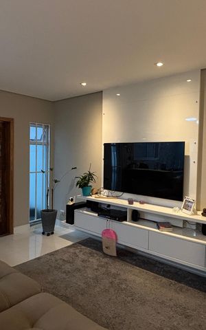 Casa à venda com 136m², 2 quartos e 3 vagas Casa à venda com 136m², 2 quartos e 3 vagasSala - Cozinha