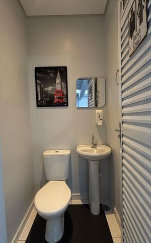 Casa à venda com 136m², 2 quartos e 3 vagas Casa à venda com 136m², 2 quartos e 3 vagasQuintal - Garagem - Banheiro