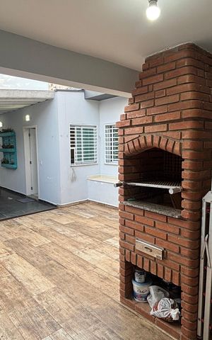 Casa à venda com 136m², 2 quartos e 3 vagas Casa à venda com 136m², 2 quartos e 3 vagasQuintal