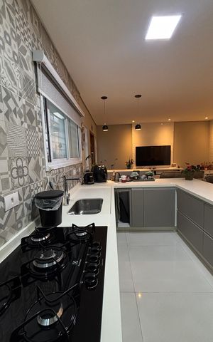 Casa à venda com 136m², 2 quartos e 3 vagas Casa à venda com 136m², 2 quartos e 3 vagasSala - Cozinha