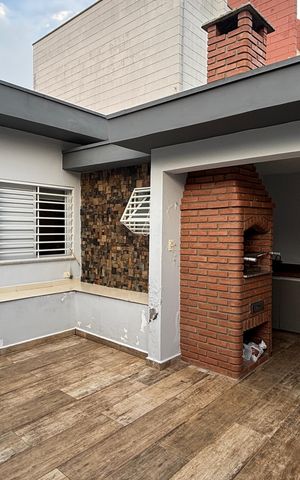 Casa à venda com 136m², 2 quartos e 3 vagas Casa à venda com 136m², 2 quartos e 3 vagasQuintal