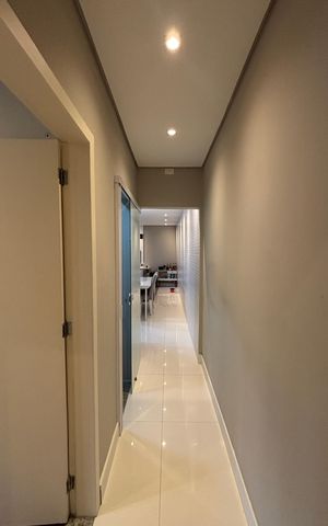 Casa à venda com 136m², 2 quartos e 3 vagas Casa à venda com 136m², 2 quartos e 3 vagasCorredor