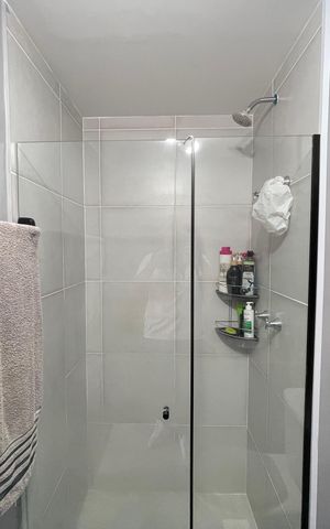 Apartamento à venda com 57m², 2 quartos e 1 vaga Apartamento à venda com 57m², 2 quartos e 1 vagaBanheiro do Quarto 1