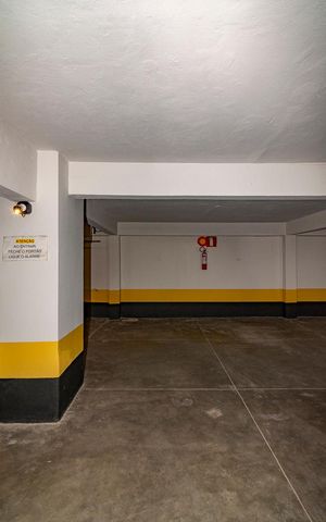 Apartamento à venda com 145m², 4 quartos e 3 vagas Apartamento à venda com 145m², 4 quartos e 3 vagasGaragem