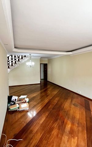 Casa à venda com 200m², 4 quartos e 3 vagasSala