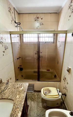 Casa à venda com 200m², 4 quartos e 3 vagasBanheiro da Suíte