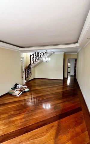 Casa à venda com 200m², 4 quartos e 3 vagasSala