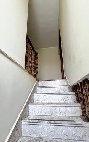 Casa à venda com 200m², 4 quartos e 3 vagasEscada
