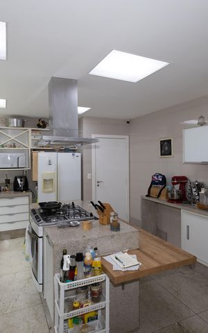 Casa de condomínio à venda com 500m², 4 quartos e 5 vagas Casa de condomínio à venda com 500m², 4 quartos e 5 vagasCozinha