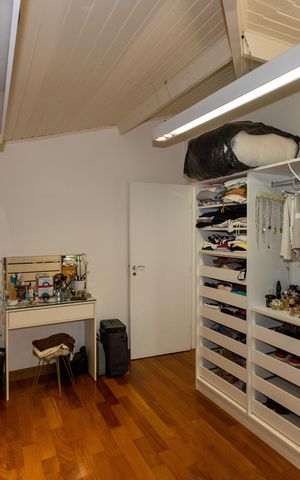 Casa de condomínio à venda com 500m², 4 quartos e 5 vagas Casa de condomínio à venda com 500m², 4 quartos e 5 vagasCloset da suíte 1