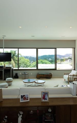 Casa de condomínio à venda com 500m², 4 quartos e 5 vagas Casa de condomínio à venda com 500m², 4 quartos e 5 vagasSala de Estar