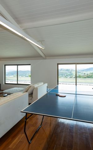 Casa de condomínio à venda com 500m², 4 quartos e 5 vagas Casa de condomínio à venda com 500m², 4 quartos e 5 vagasSala de TV