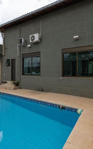 Casa de condomínio à venda com 500m², 4 quartos e 5 vagas Casa de condomínio à venda com 500m², 4 quartos e 5 vagasPiscina